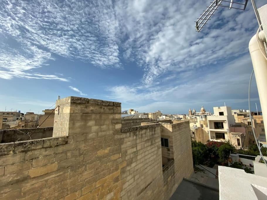 May Flower: Modern Flat Close To Airport/Bus Stops Tarxien Buitenkant foto