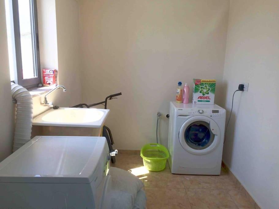 May Flower: Modern Flat Close To Airport/Bus Stops Tarxien Buitenkant foto