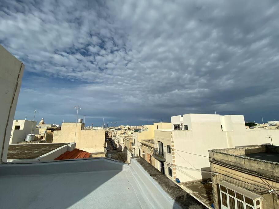 May Flower: Modern Flat Close To Airport/Bus Stops Tarxien Buitenkant foto