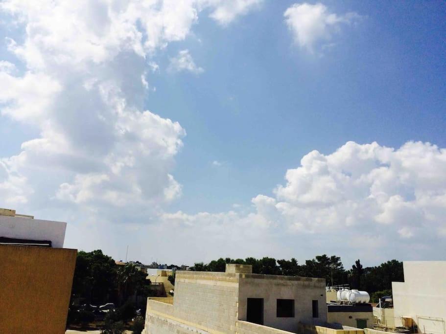 May Flower: Modern Flat Close To Airport/Bus Stops Tarxien Buitenkant foto