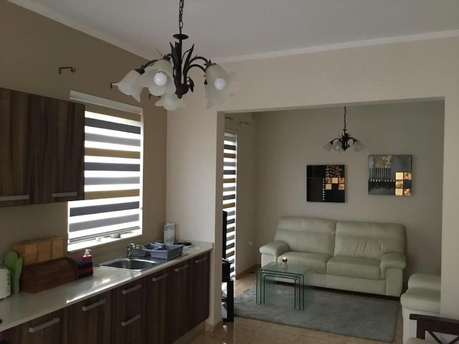 May Flower: Modern Flat Close To Airport/Bus Stops Tarxien Buitenkant foto