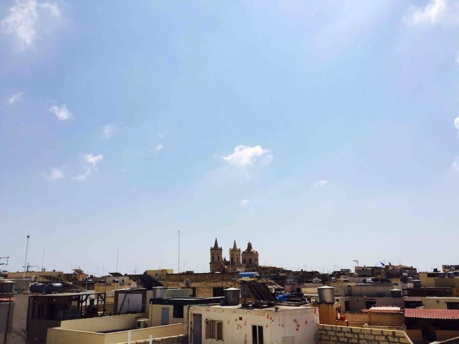 May Flower: Modern Flat Close To Airport/Bus Stops Tarxien Buitenkant foto